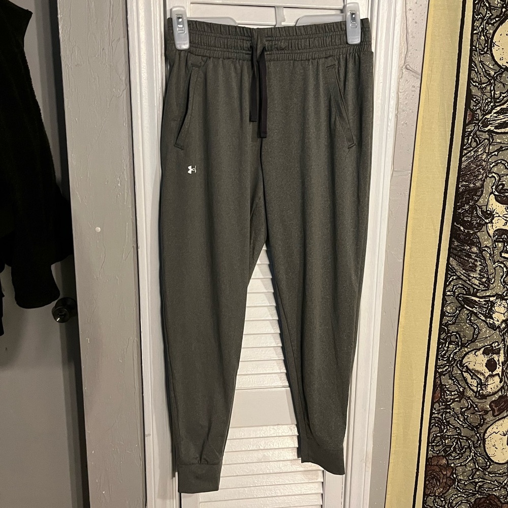 gray under armour joggers size medium women’s